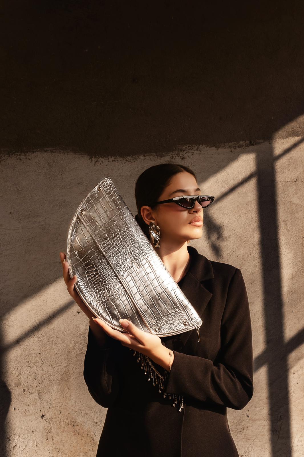 Half moon collection